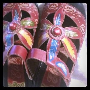 Shoes, mules, clogs.